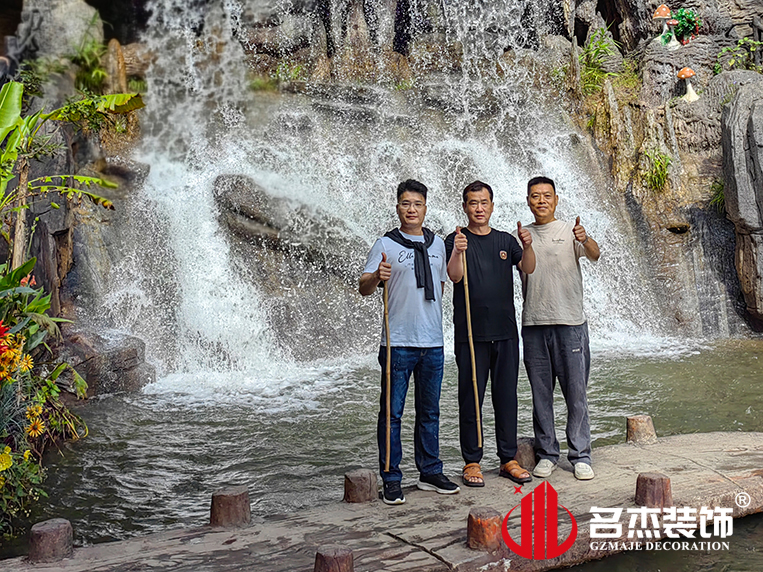 db电竞官网入口装饰团队合影