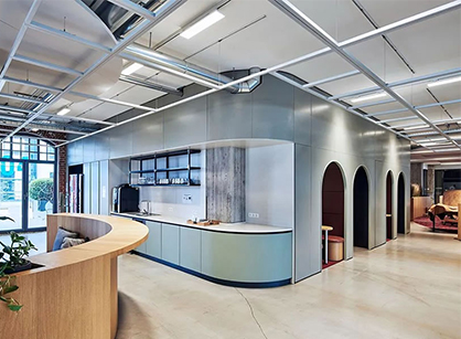 将古老修建和现代饰面相互团结的鞋履品牌办公室装修空间是怎样的——Birkenstock